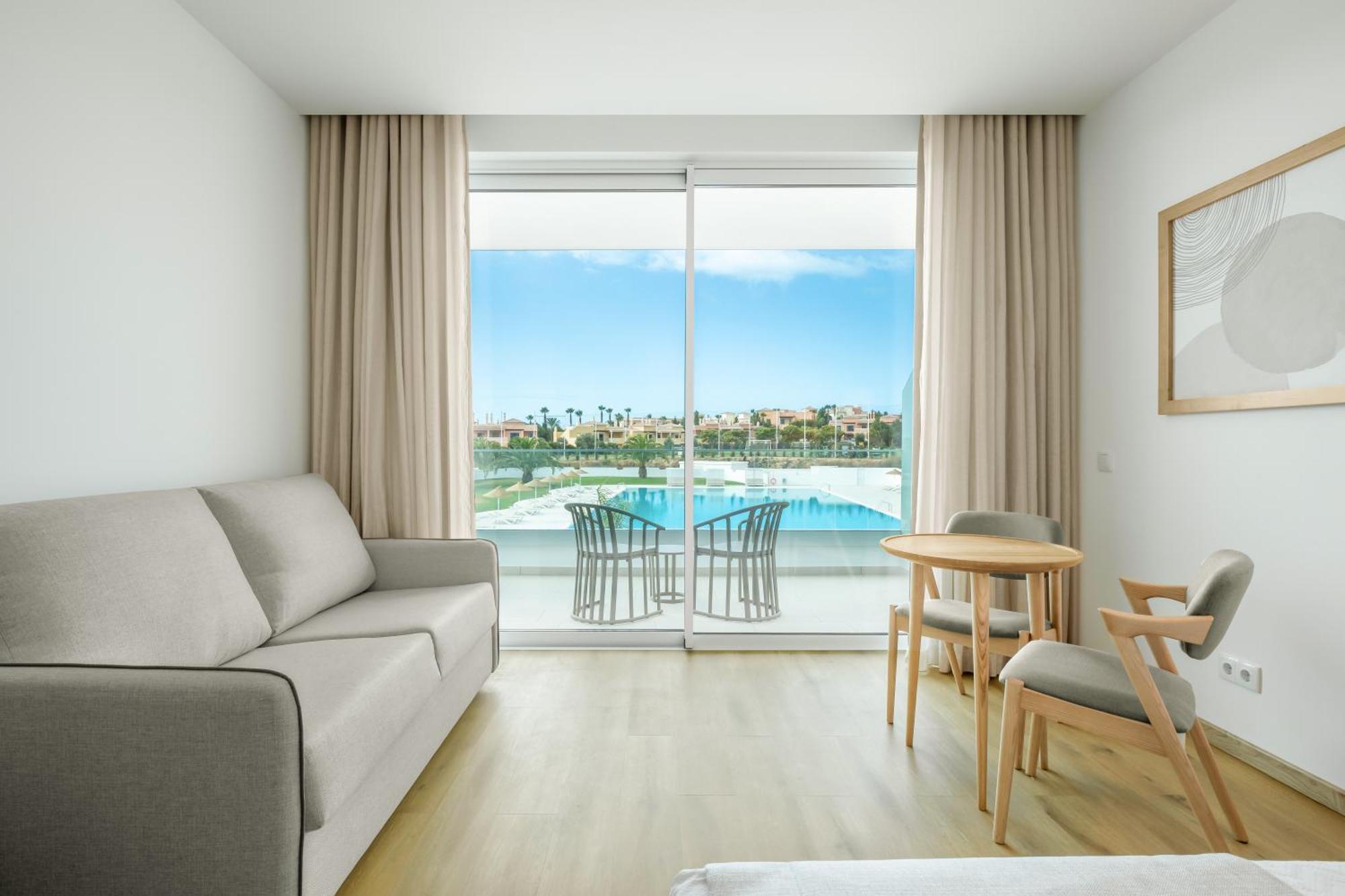 Twin Room Pool View