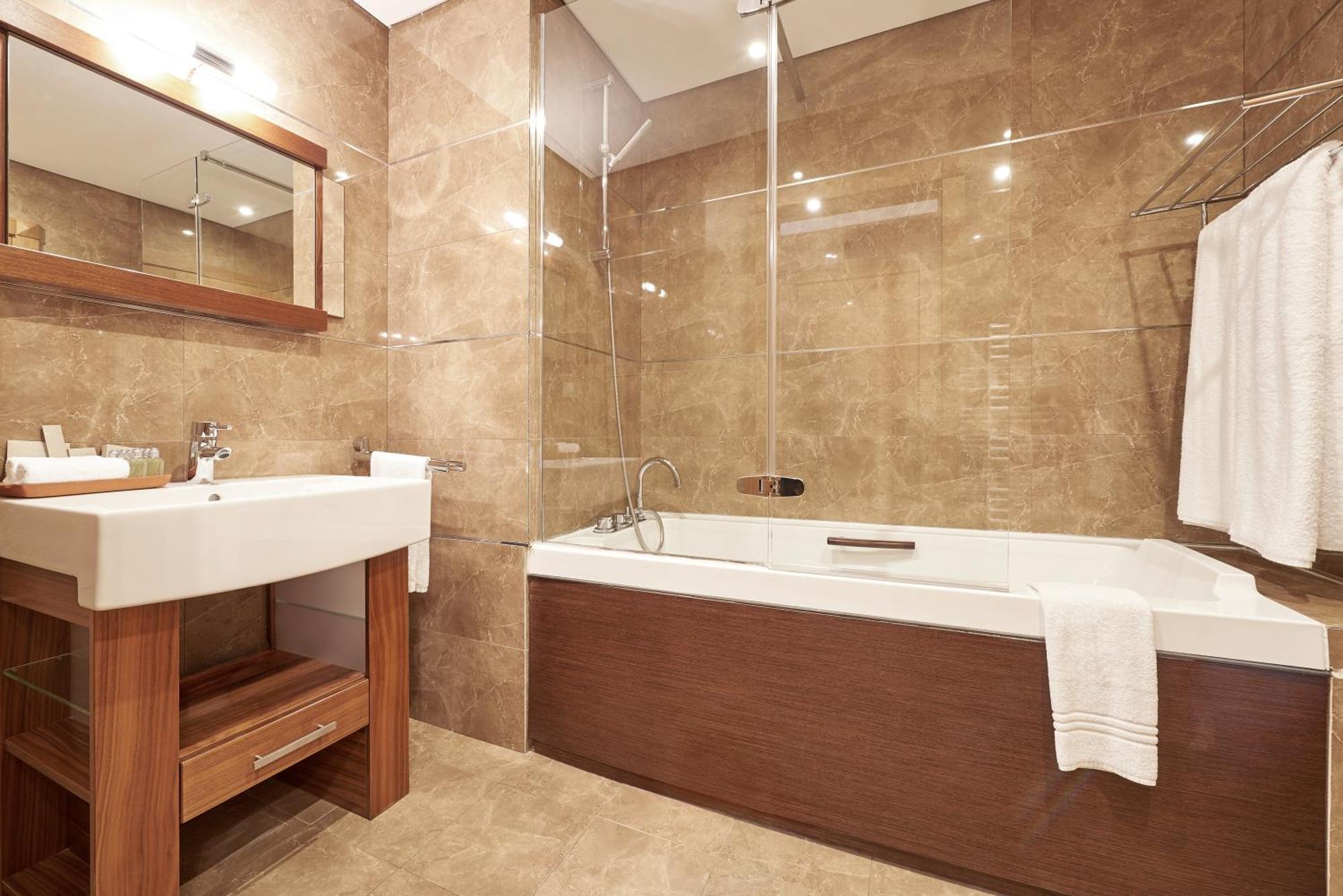 Apartamento com 2 Quartos e Vista Piscina