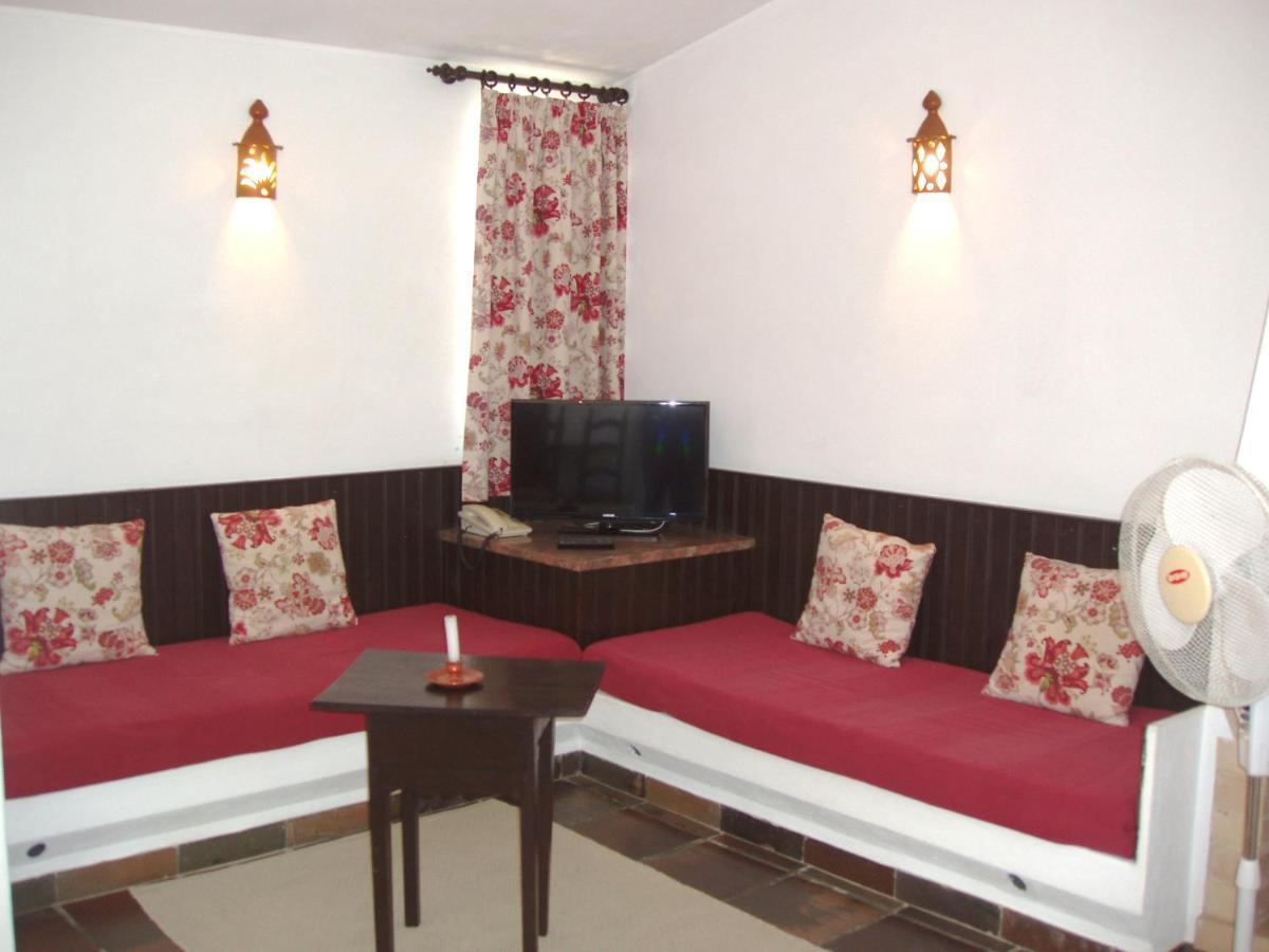 One-Bedroom Apartment Twin Beds