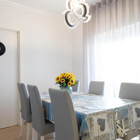 Vinyl Flat Bed & Breakfast - Rooms-2